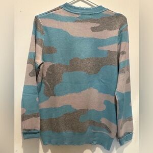Womens Camouflage Pattern Crewneck Sweater - Blue & Gray